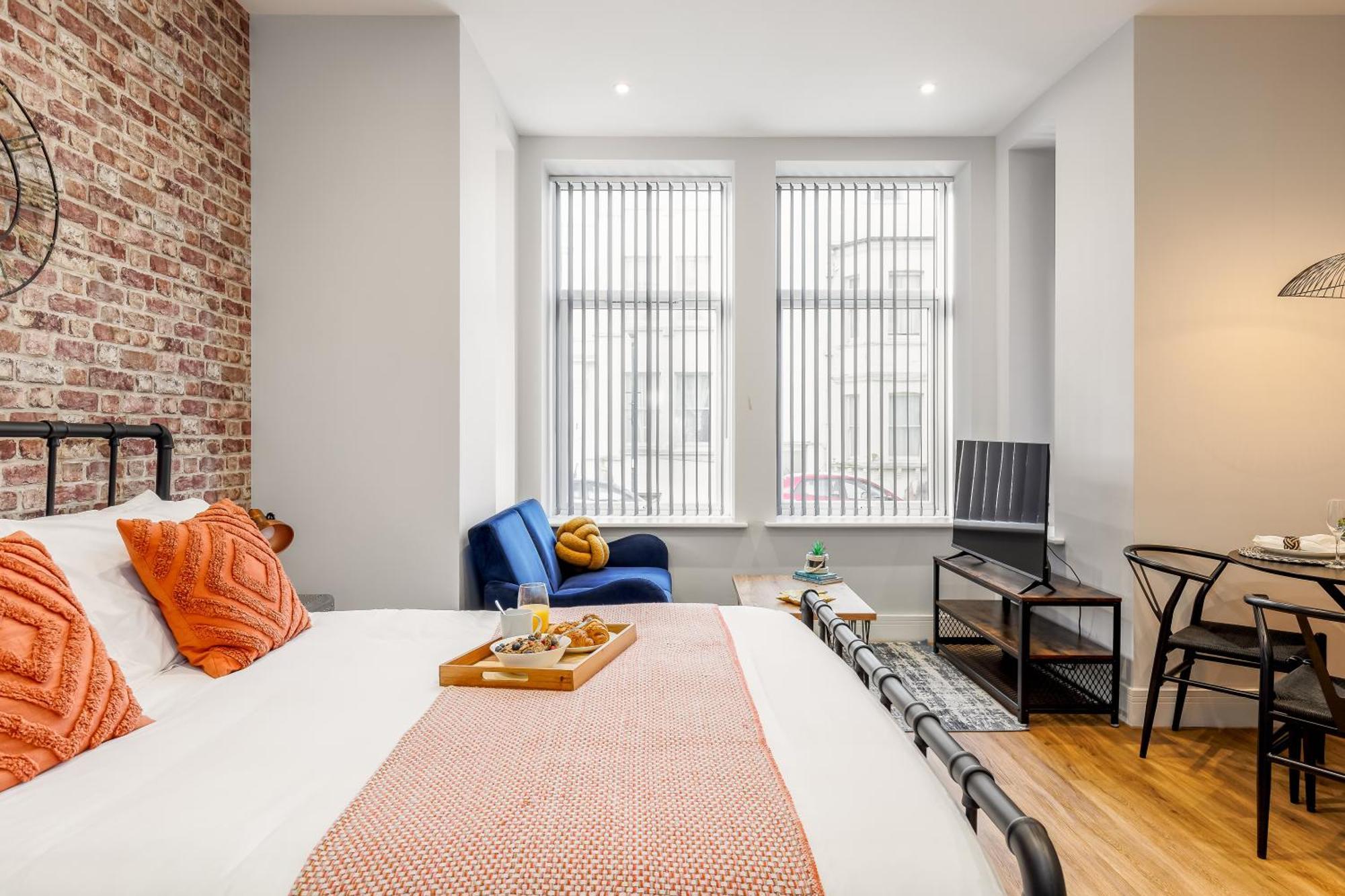 Sea Breeze - Pebbles Apartment Борнмът Екстериор снимка
