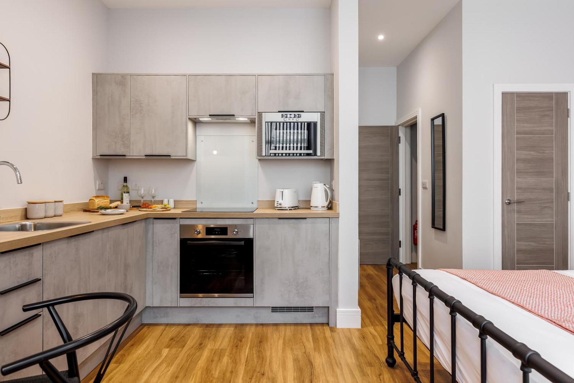 Sea Breeze - Pebbles Apartment Борнмът Екстериор снимка