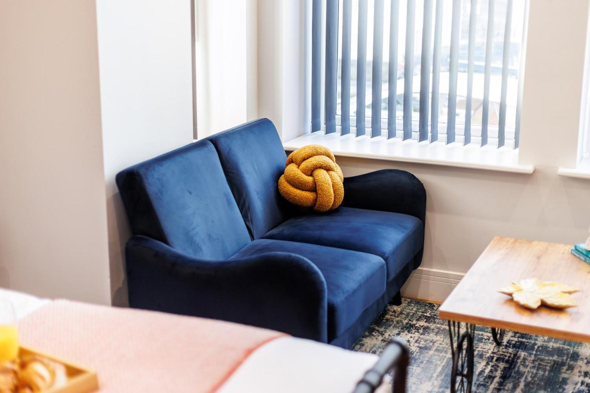 Sea Breeze - Pebbles Apartment Борнмът Екстериор снимка