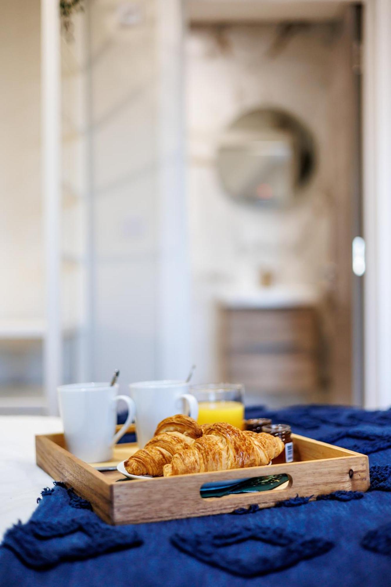 Sea Breeze - Pebbles Apartment Борнмът Екстериор снимка