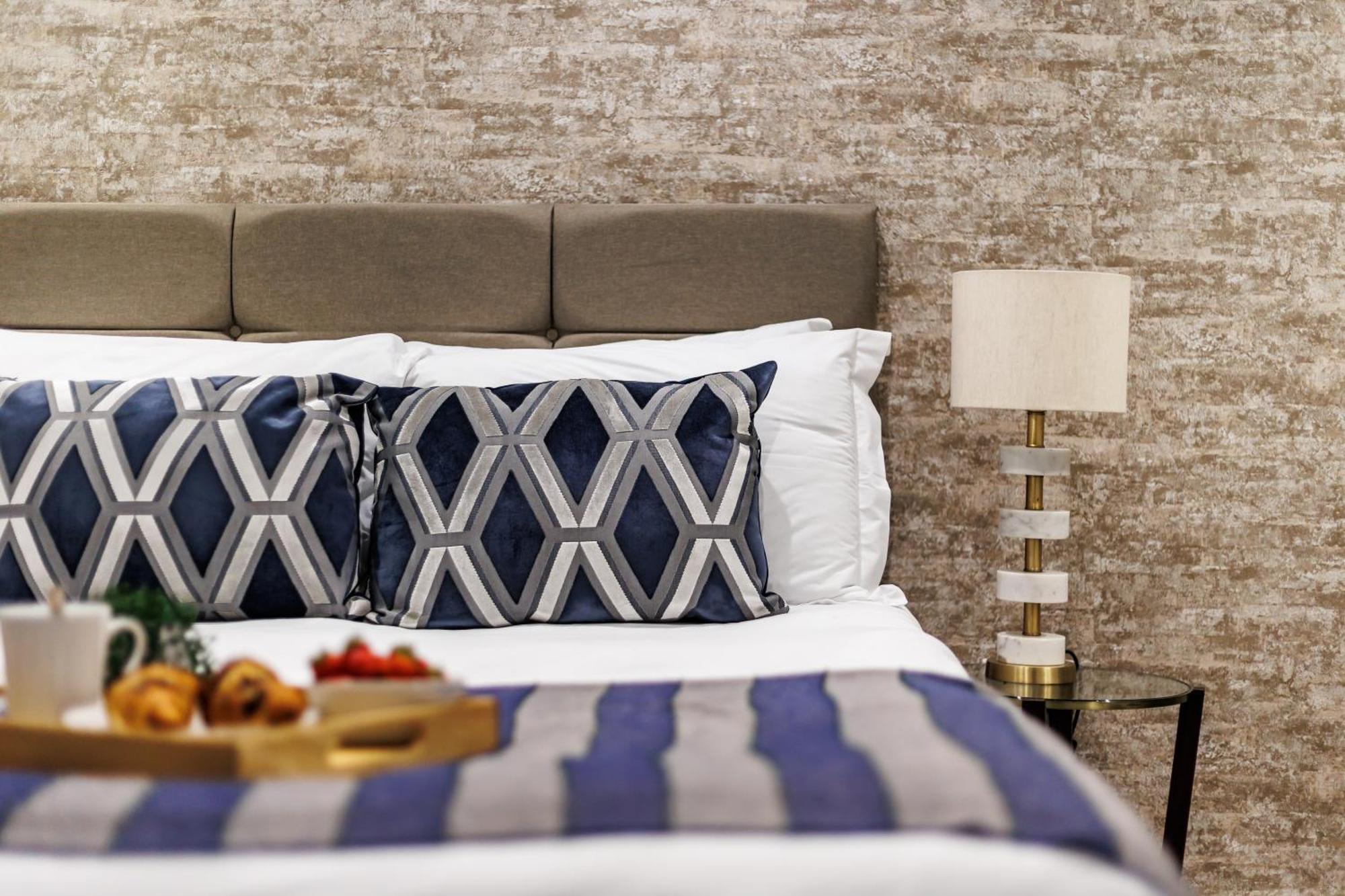 Sea Breeze - Pebbles Apartment Борнмът Екстериор снимка