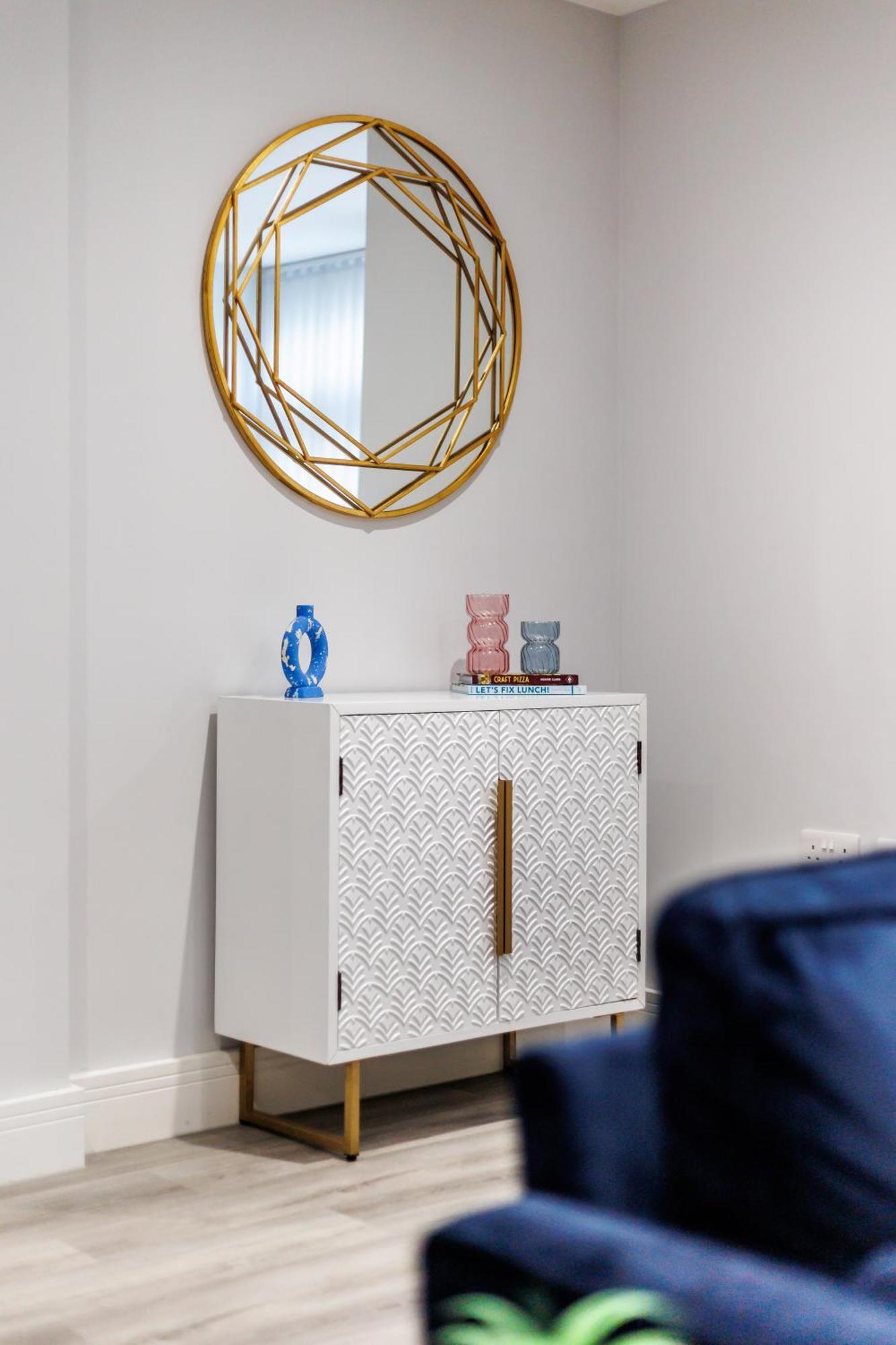 Sea Breeze - Pebbles Apartment Борнмът Екстериор снимка