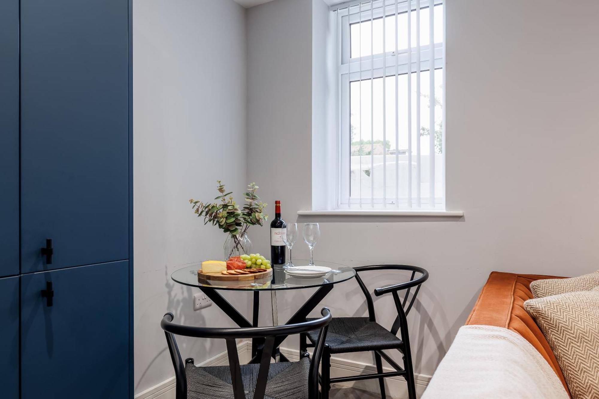 Sea Breeze - Pebbles Apartment Борнмът Екстериор снимка