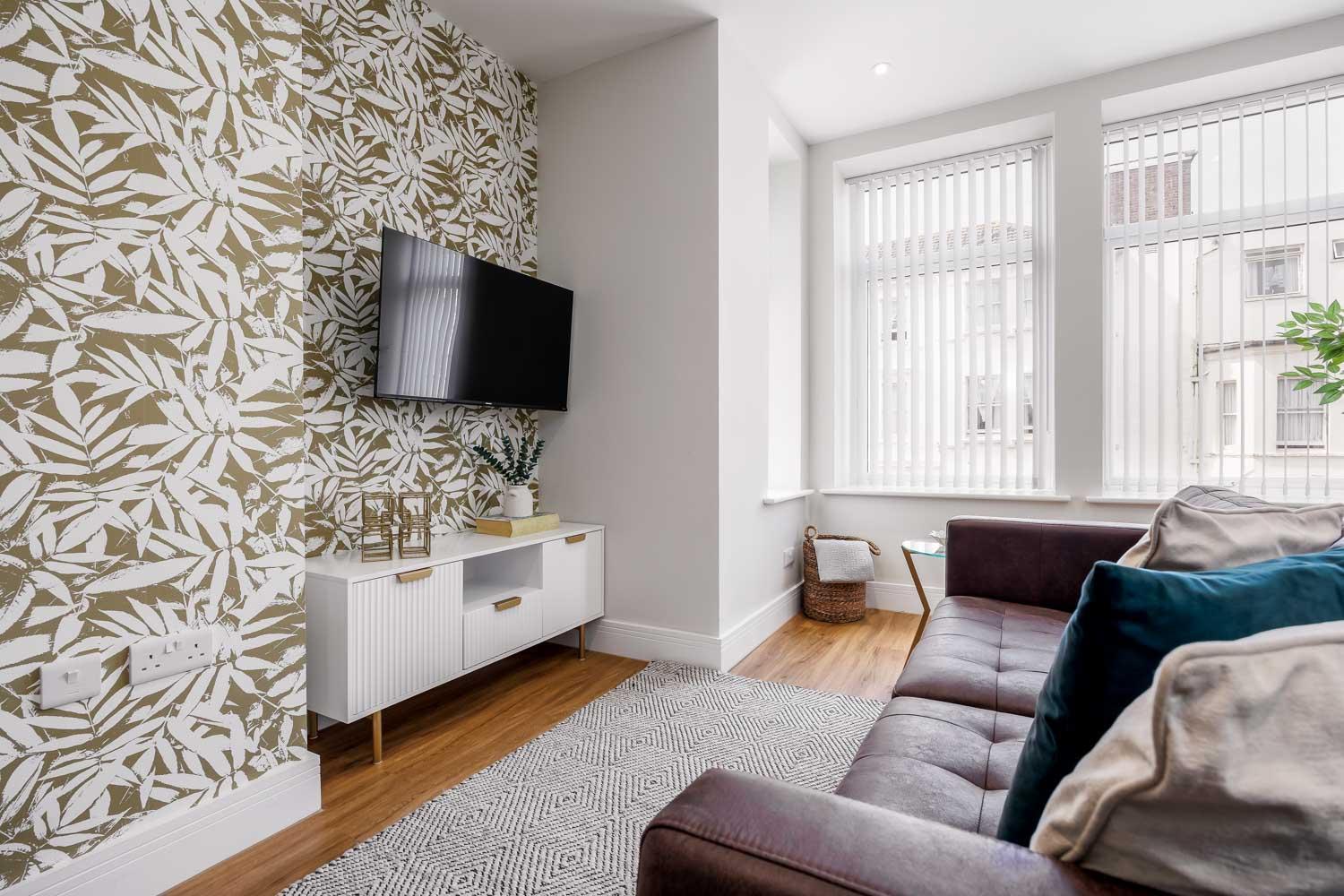 Sea Breeze - Pebbles Apartment Борнмът Екстериор снимка
