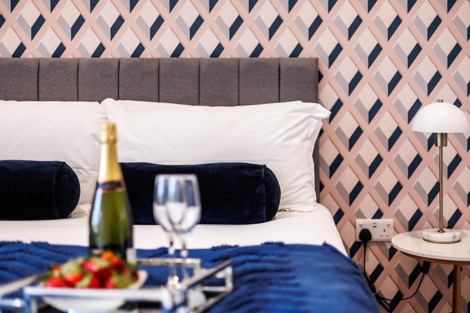 Sea Breeze - Pebbles Apartment Борнмът Екстериор снимка